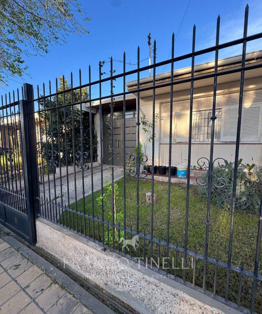 Foto de Casa en venta 3 dormitorios | Barrio Trapiche Godoy Cruz, imagen 1