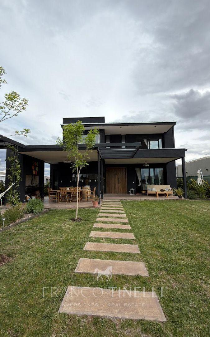 Foto de Casa en Venta | 4 Dormitorios | Barrio Rincón de Viamonte, Chacras de, imagen 1
