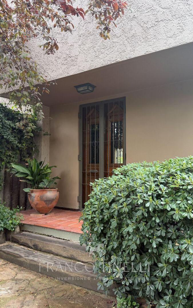 Foto de CASA EN CHACRAS DE CORIA | JARDÍN PARQUIZADO Y PILETA | CALLEJÓN, imagen 1