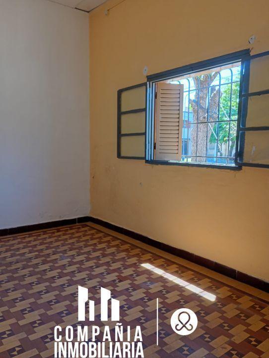 Casa con local en Maria Selva