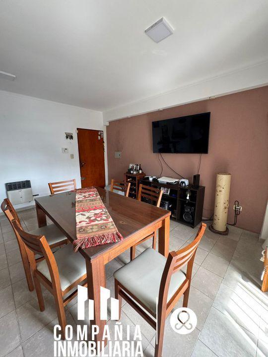 Departamento de dos dormitorios con balcón y patio en barrio Candiotia Norte