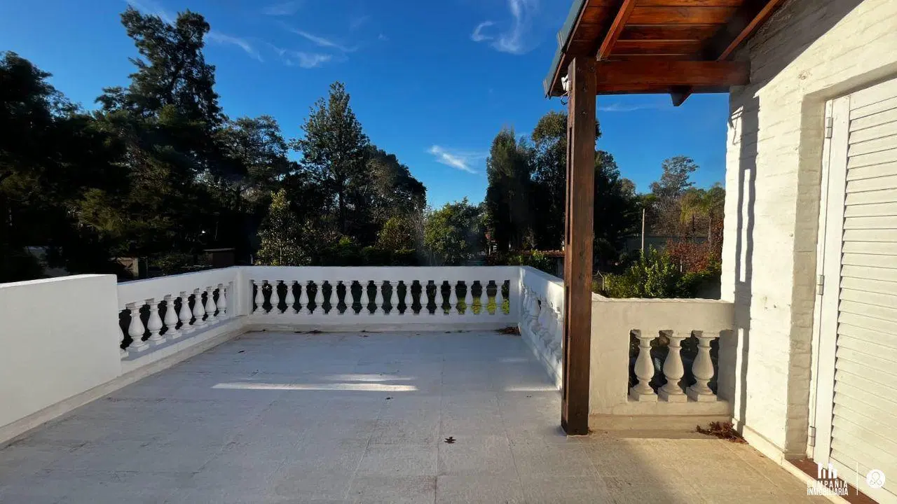 Casa a la venta en Villa California con Gran parque- 2