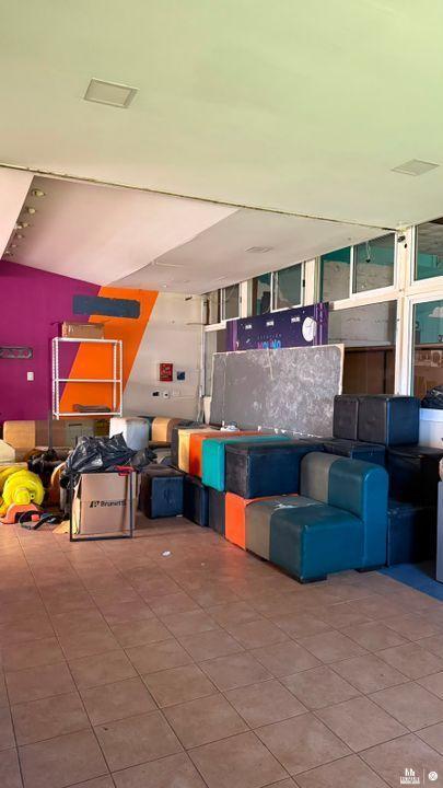 Foto de Alquiler de gran salon comercial, imagen 2