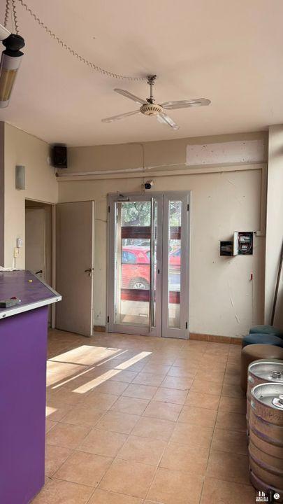Foto de Alquiler de gran salon comercial, imagen 1