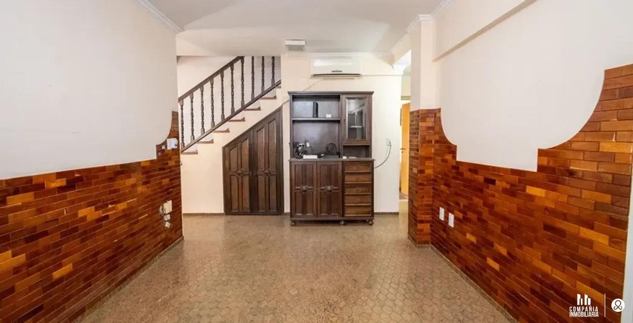 Foto de Casa en venta de 4 Dormitorios a metros de Importante Av., imagen 1