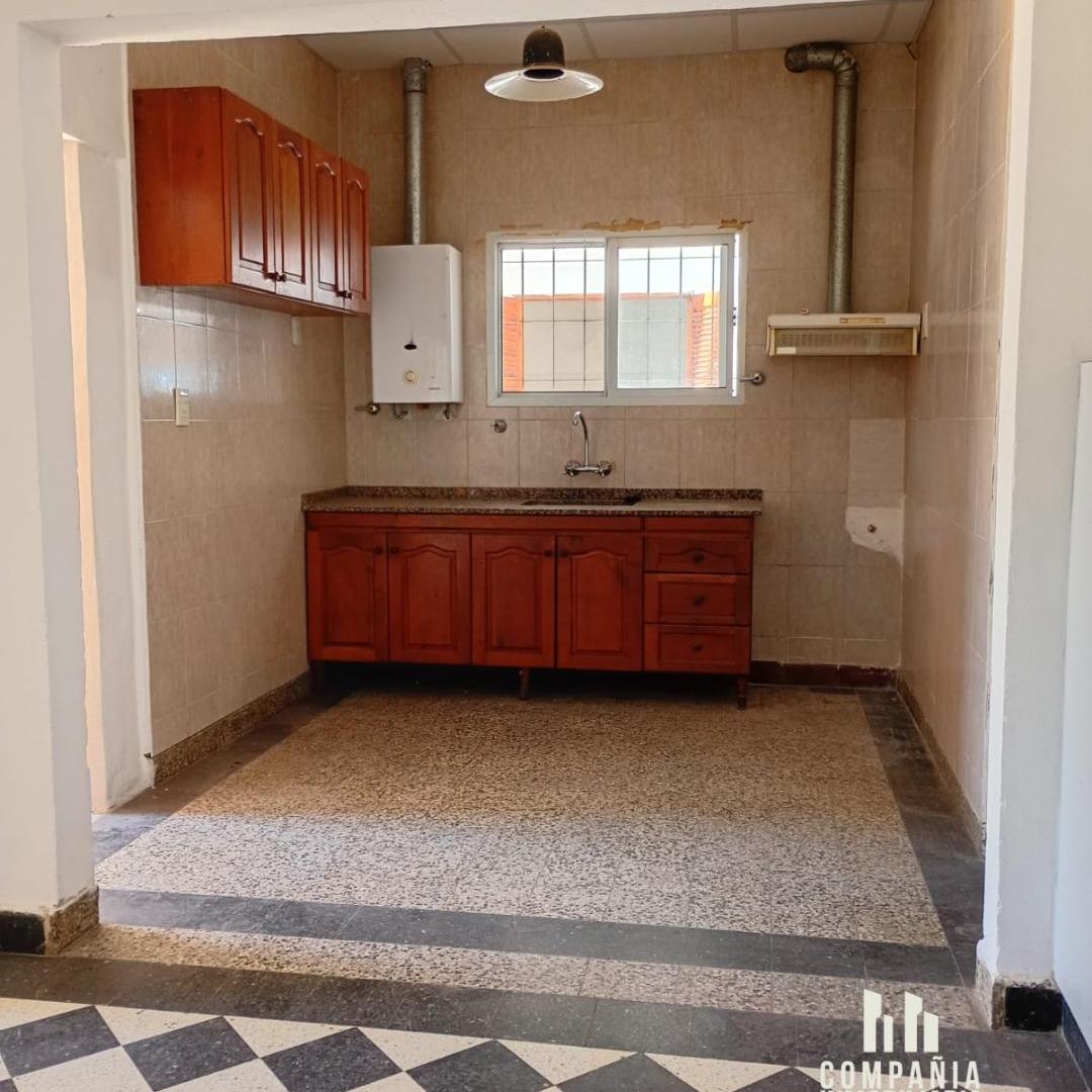 Foto de PROPIEDAD EN ESQUINA CON LOCAL COMERCIAL, CASA Y COCHERA — 156 M², imagen 5