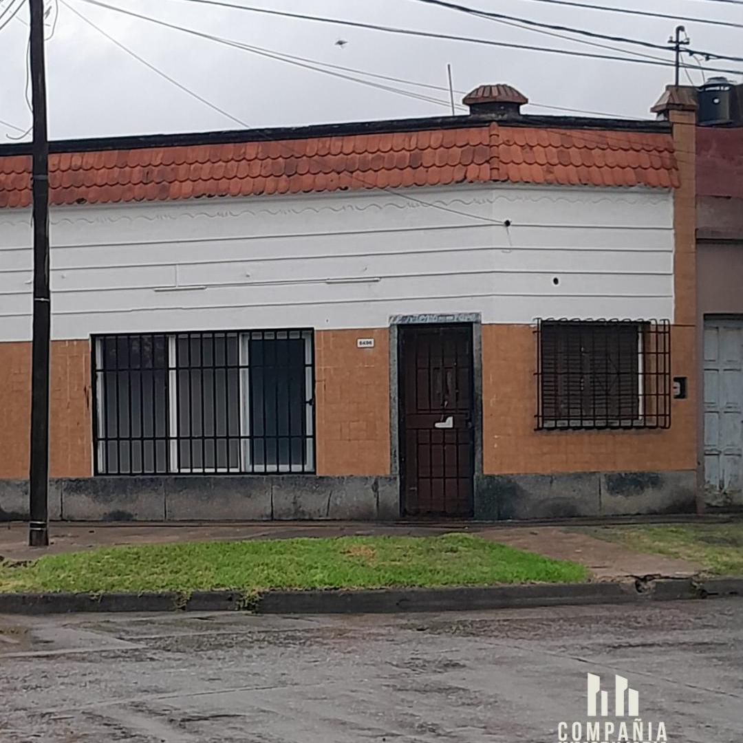 Foto de PROPIEDAD EN ESQUINA CON LOCAL COMERCIAL, CASA Y COCHERA — 156 M², imagen 2