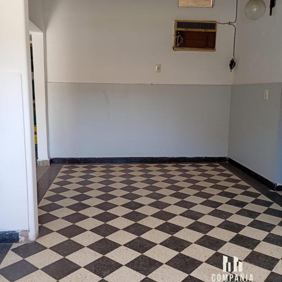 Foto de PROPIEDAD EN ESQUINA CON LOCAL COMERCIAL, CASA Y COCHERA — 156 M², imagen 4