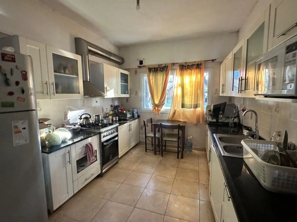 Country Las Delicias: 510m² cubiertos, 7 dorm, pileta 5
