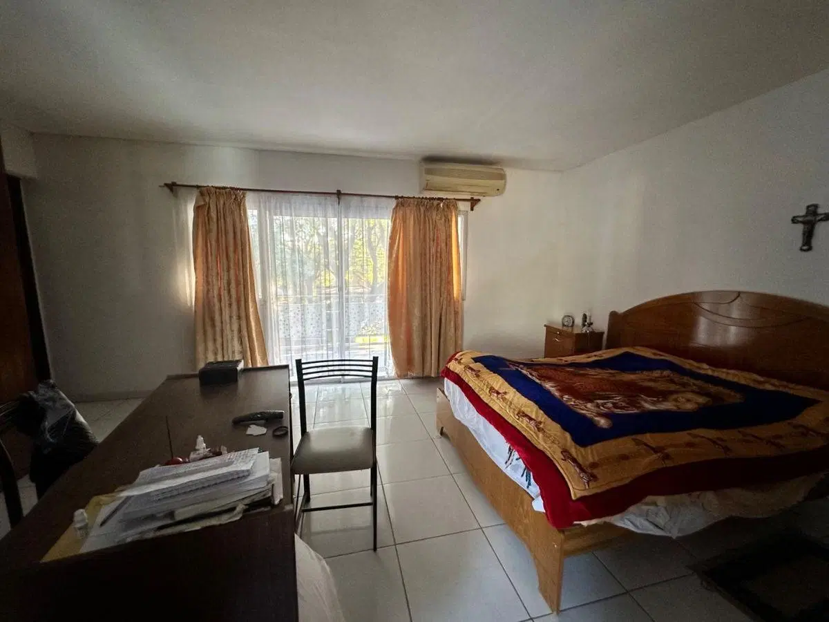 Country Las Delicias: 510m² cubiertos, 7 dorm, pileta 8