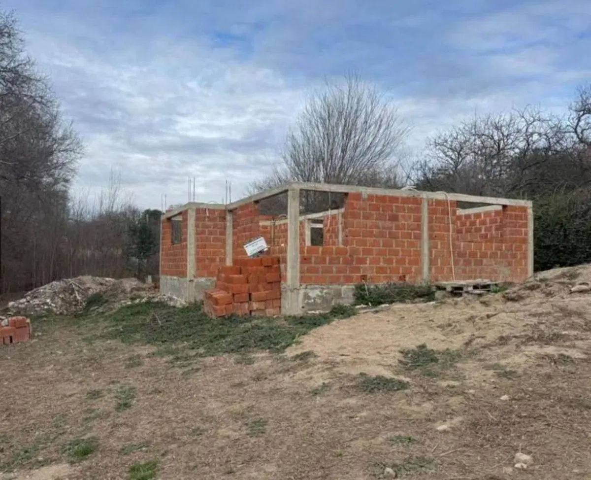 VENTA TERRENO CON MEJORAS, VILLA GENERAL BELGRANO 1