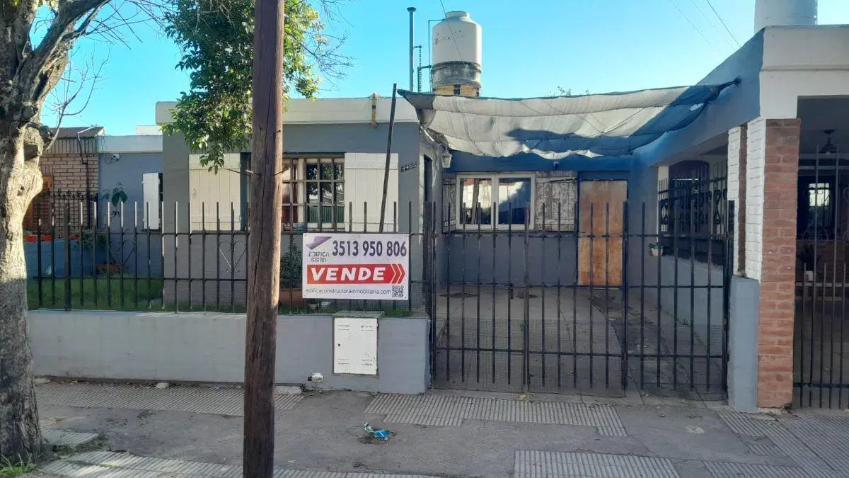EN VENTA CASA DOS DORMITORIOS MAS DPTO DE UN DORMITORIO EN BARRIO YOFRE SUD 5
