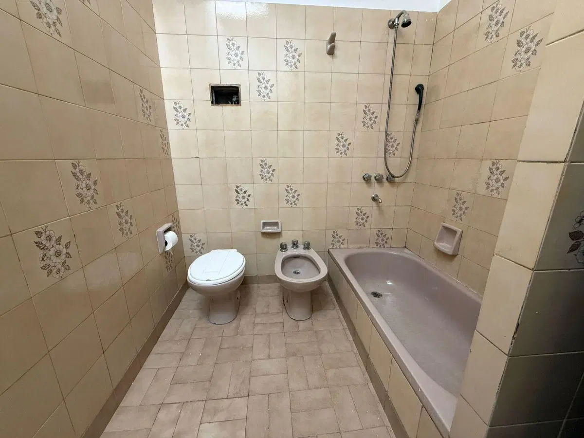 VENTA CASA 2 DORMITORIOS, BARRIO COLON 8