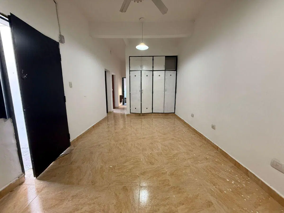 VENTA CASA 2 DORMITORIOS, BARRIO COLON 3