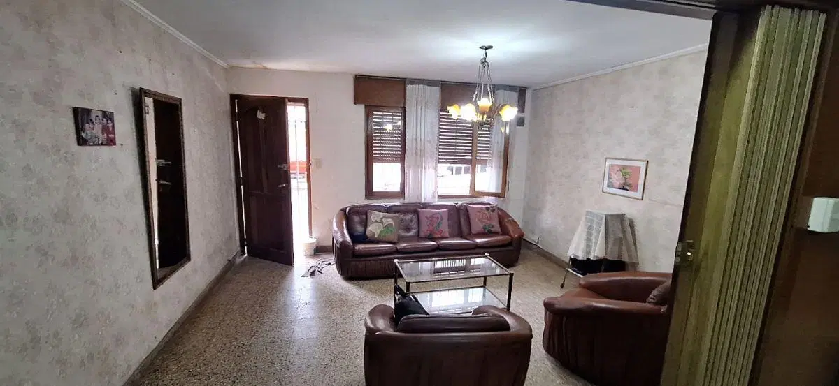 VENTA CASA 3 DORM. MAS DPTO 1 DORM. ALBERDI 3