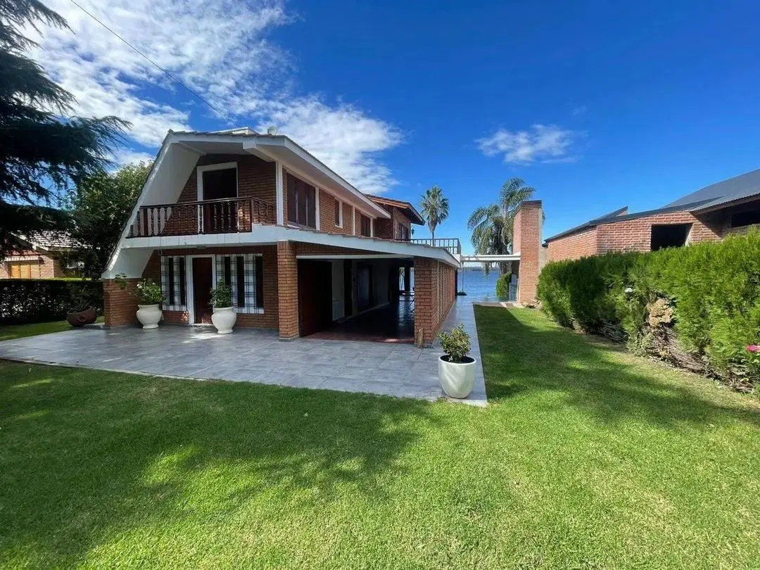 VENTA CASA 5 DORM. EN VILLA DEL DIQUE 1
