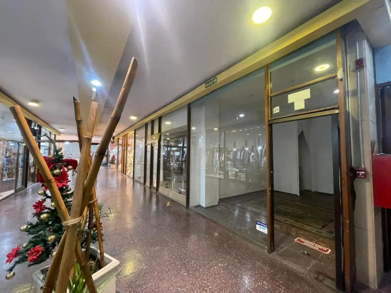 ALQUILER LOCAL comercial GALERIA LIBERTAD 4