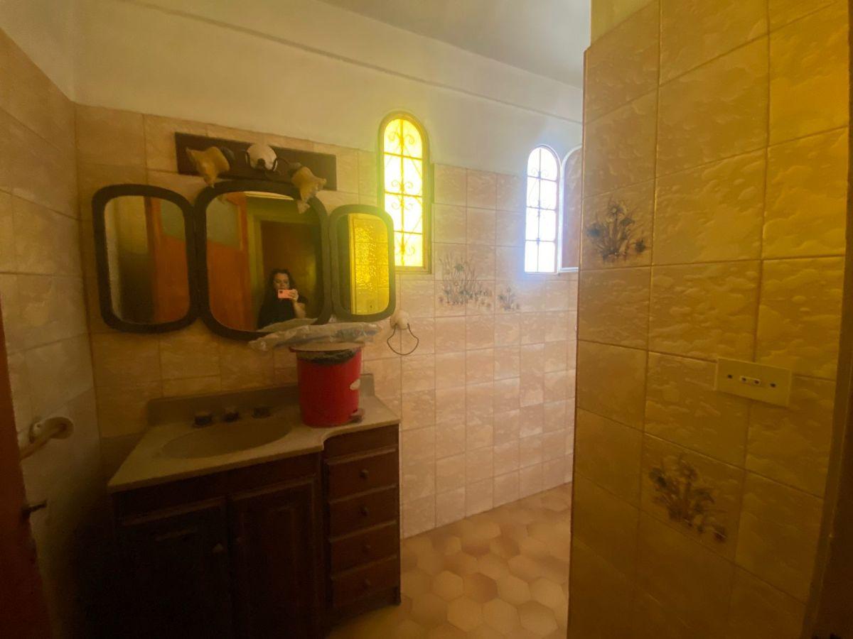 Foto de Casa en Venta con Local comercial y departamentos, imagen 5