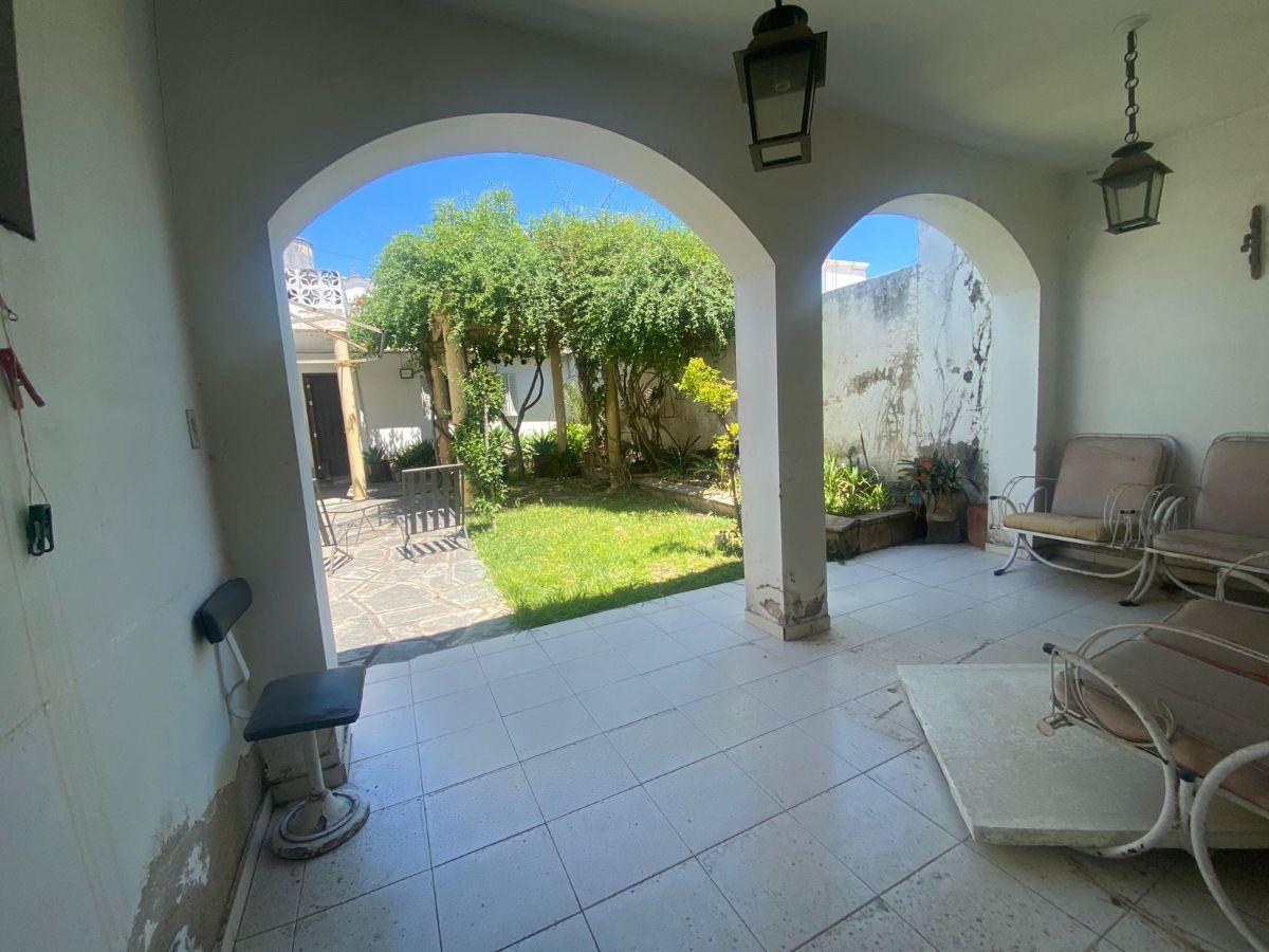 Foto de Casa en Venta con Local comercial y departamentos, imagen 3