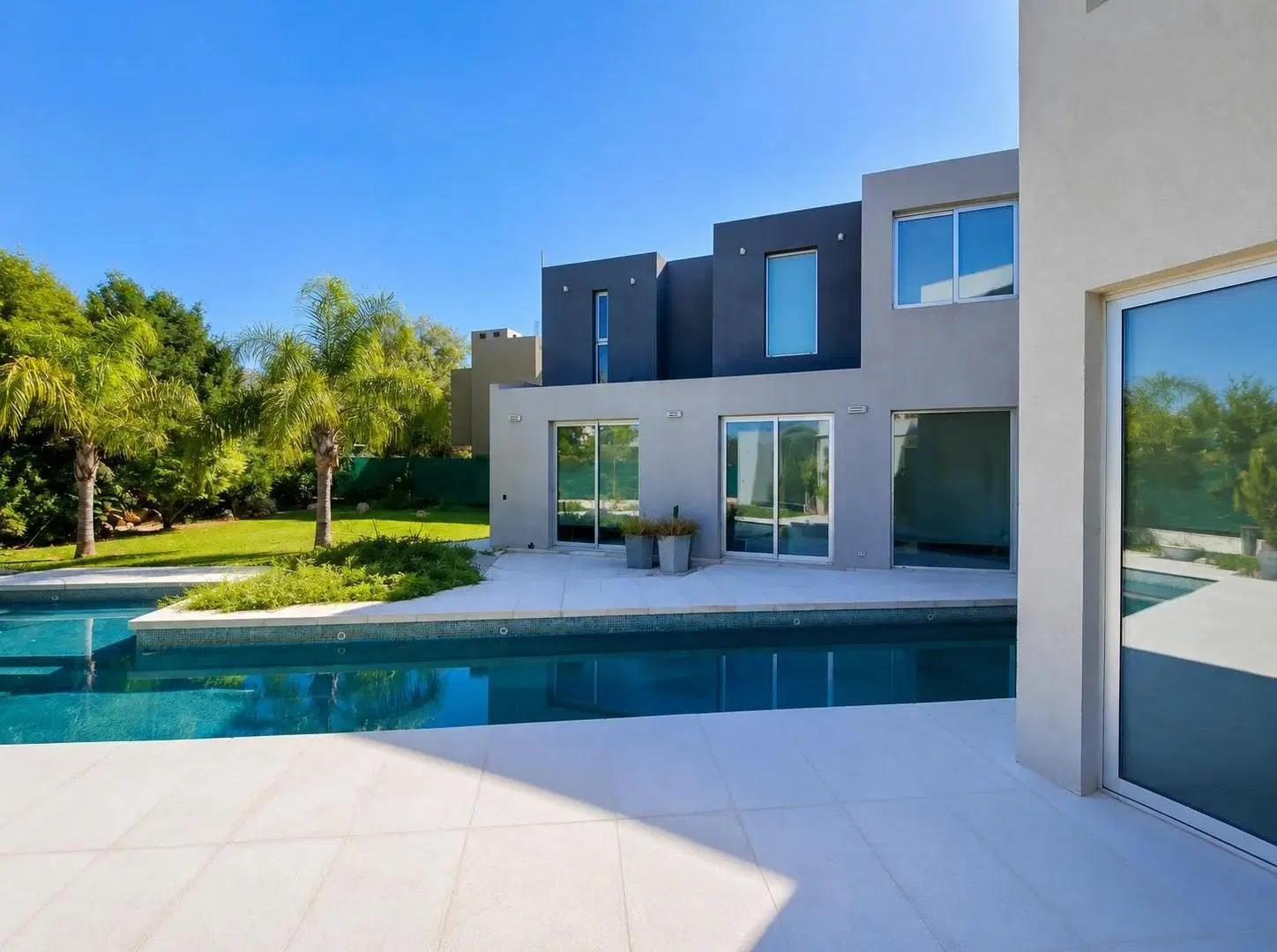 VENTA CASA DE CATEGORIA VALLE ESCONDIDO 1