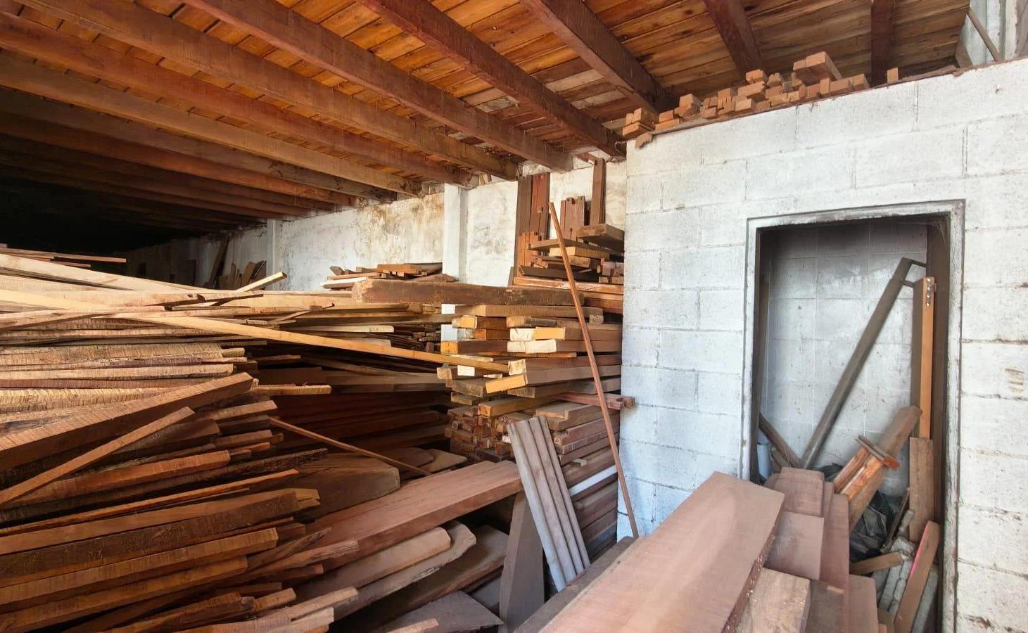 Foto de VENTA GALPON CON ENTREPISO EN BARRIO ZUMARAN, imagen 2