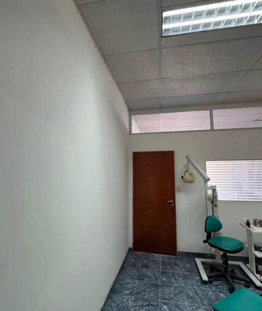 Foto de LOCAL COMERCIAL EN VENTA - AV DUARTE QUIRÓS, imagen 4