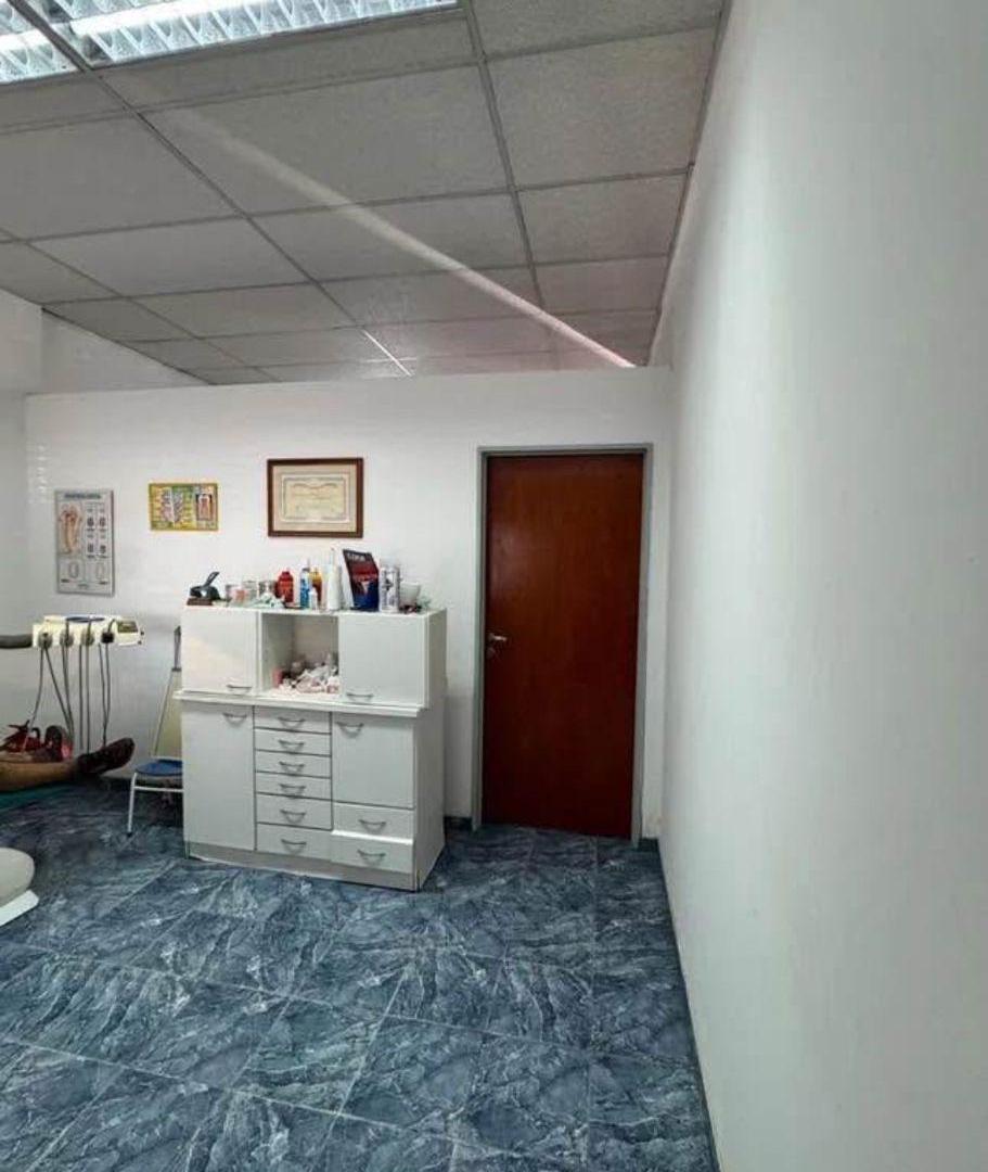 Foto de LOCAL COMERCIAL EN VENTA - AV DUARTE QUIRÓS, imagen 2