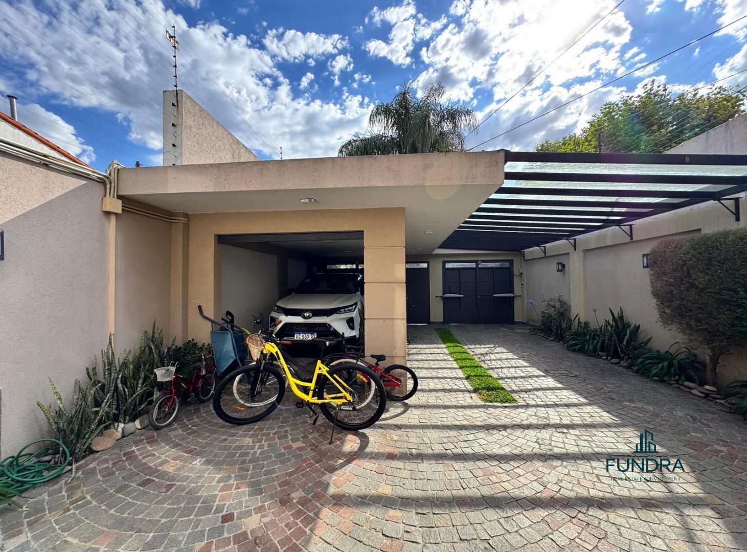 VENTA CASA 6 AMBIENTES BERNAL