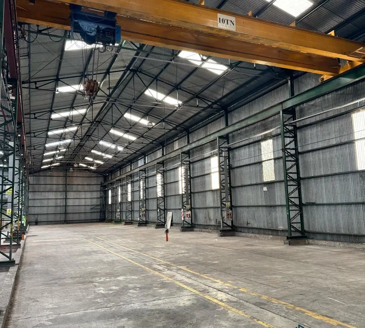 Nave Industrial en Bernal Oeste 5