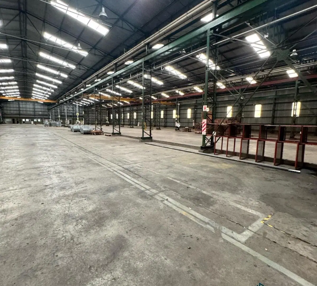 Nave Industrial en Bernal Oeste 2