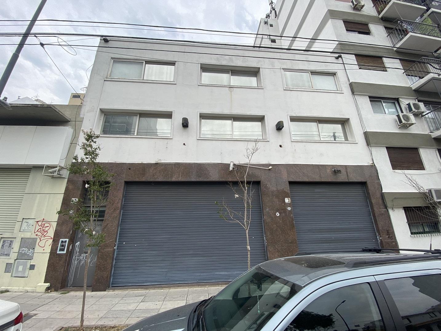 Local con Oficina y deposito  en Villa Ortuzar