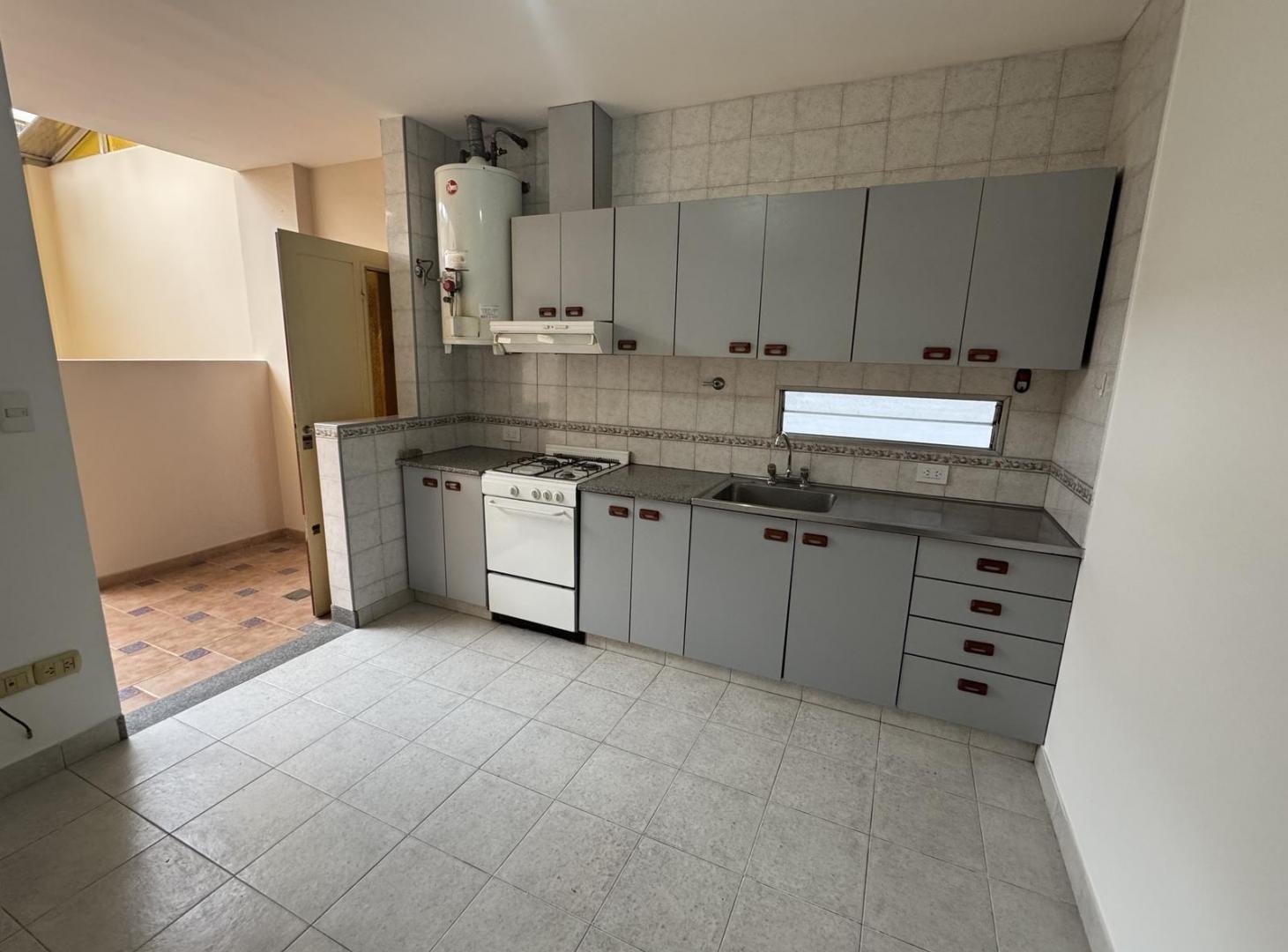 Foto de Alquiler PH 2 ambientes y medio con patio en Villa Luro, imagen 4