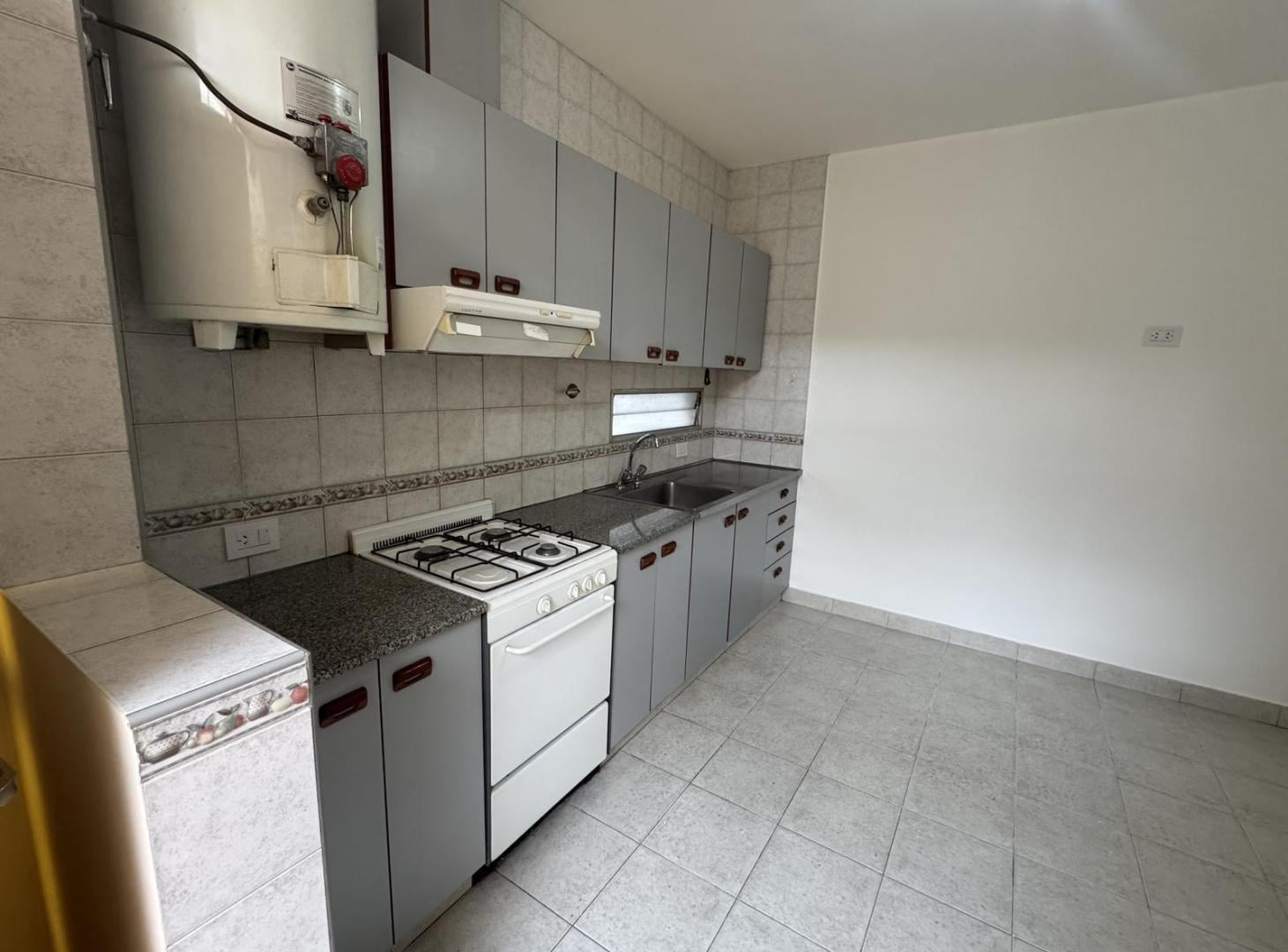 Foto de Alquiler PH 2 ambientes y medio con patio en Villa Luro, imagen 3