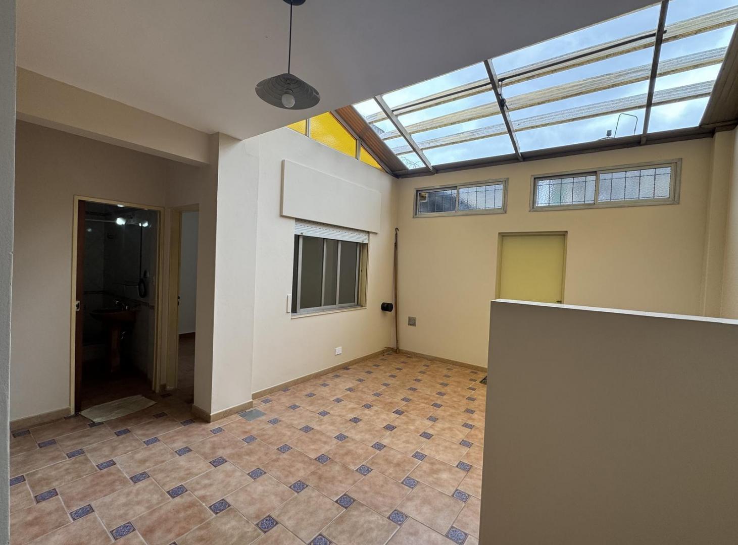 Foto de Alquiler PH 2 ambientes y medio con patio en Villa Luro, imagen 1