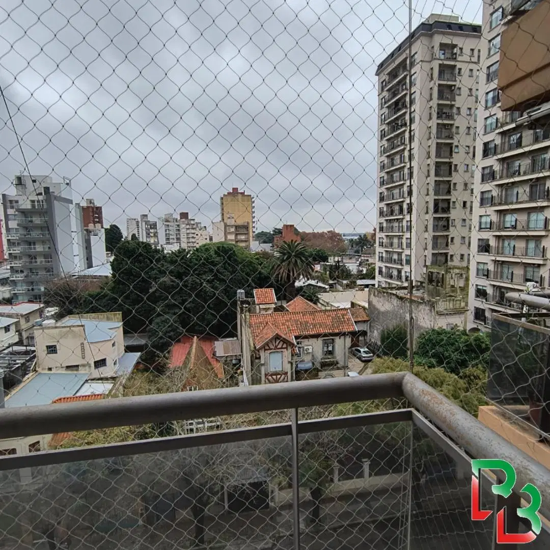 DEPARTAMENTO DOS AMBIENTES CON COCHERA - BERNAL CENTRO 2
