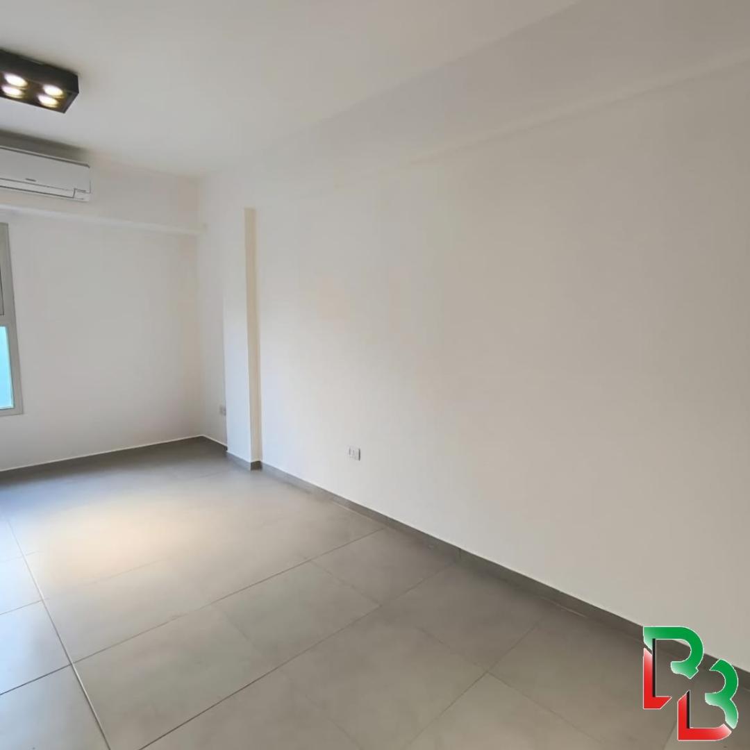Foto de VENTA DEPARTAMENTO 3 AMBIENTES CON COCHERA, imagen 2