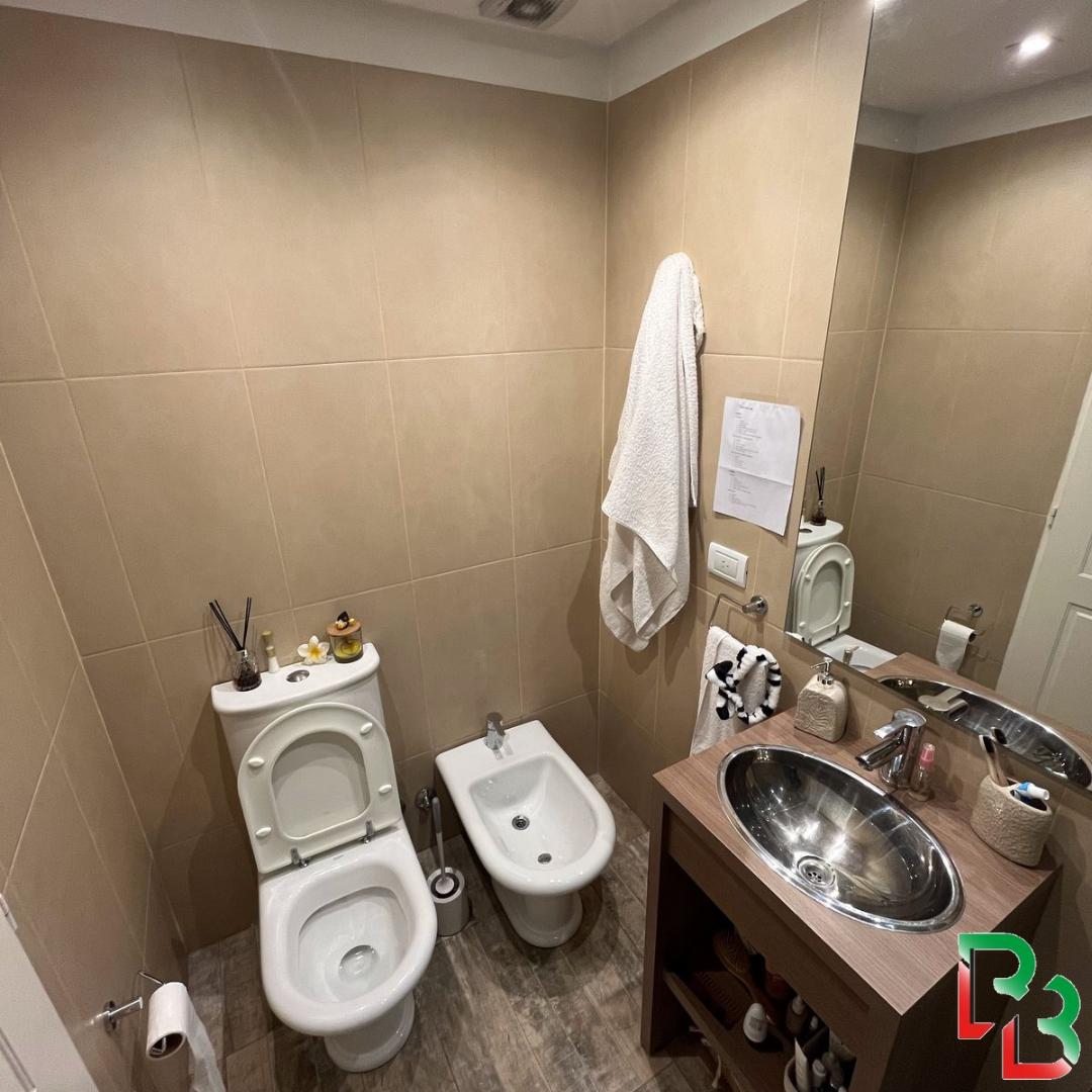 Foto de Bernal Centro Vende Dos Ambientes Con Cochera, imagen 2