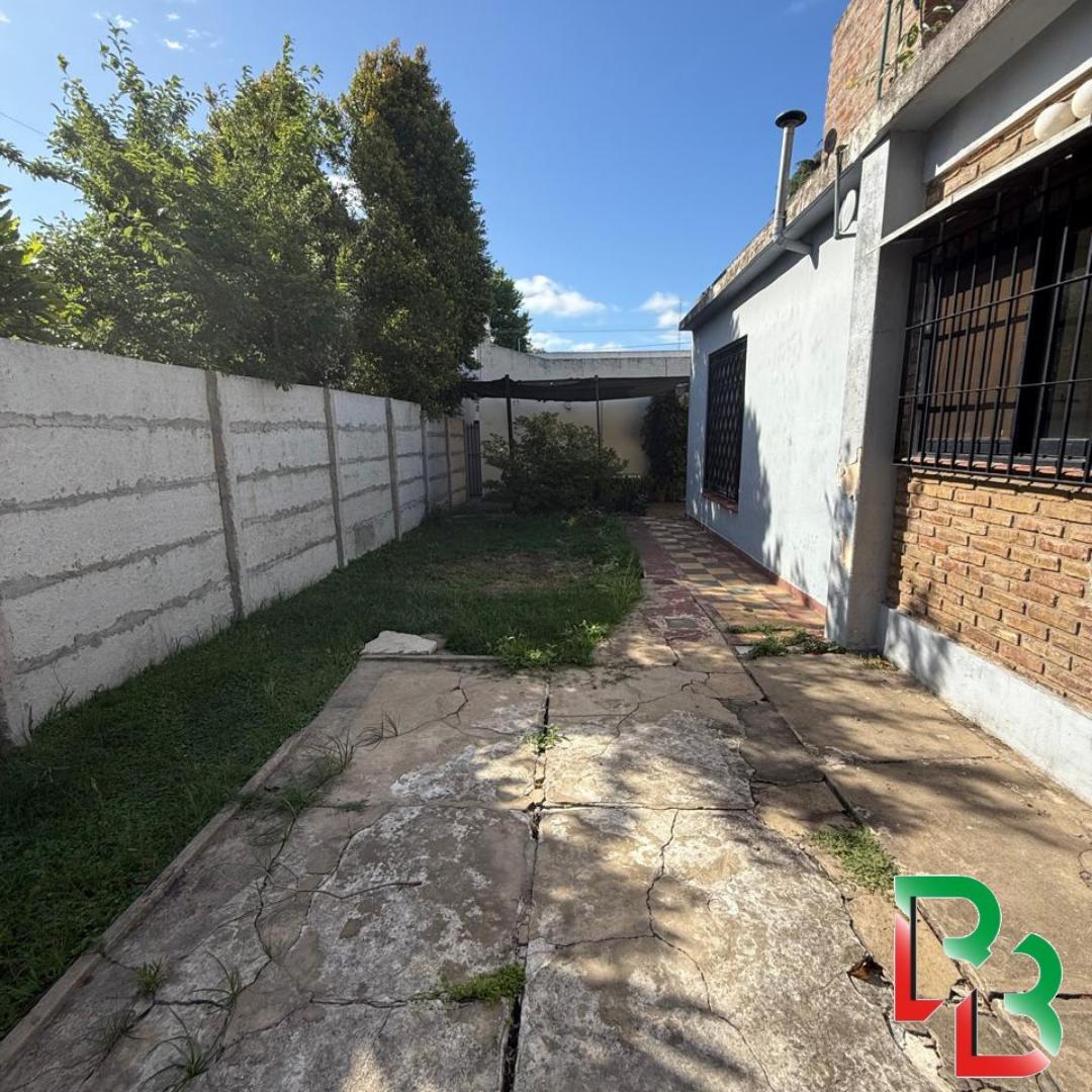 Foto de Vende Casa 3 Dormitorios A Reciclar Con Terreno Libre. Importante Lote, imagen 5