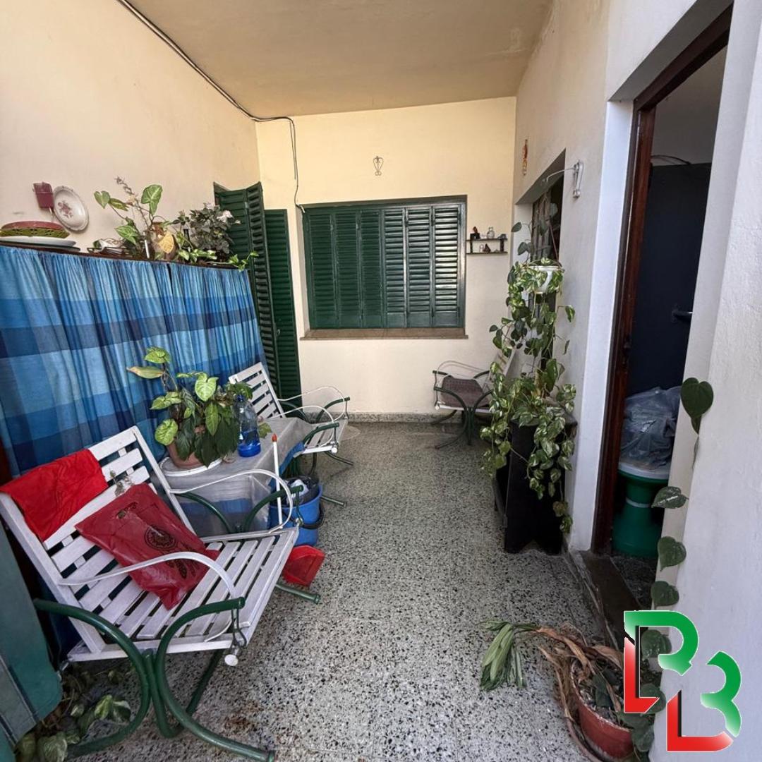Foto de Vende Casa 3 Dormitorios A Reciclar Con Terreno Libre. Importante Lote, imagen 3