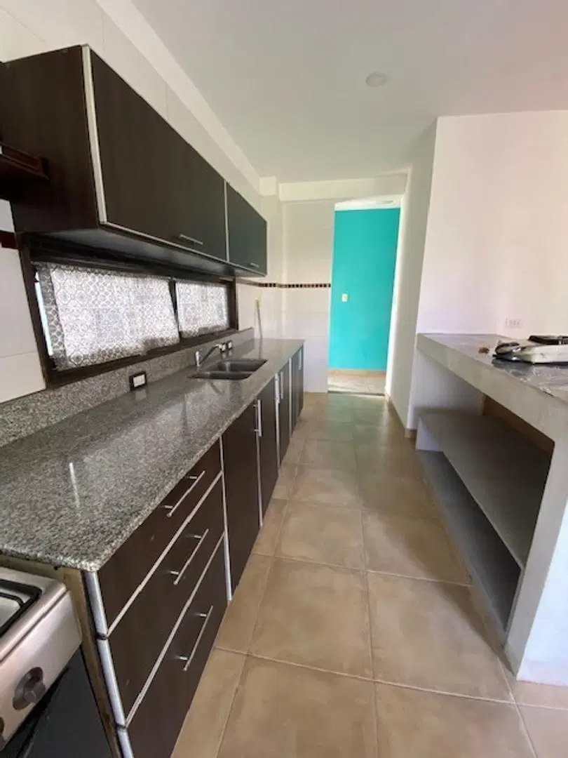 Excelente casa en alquiler de 5 ambientes en Pilar del Este 4