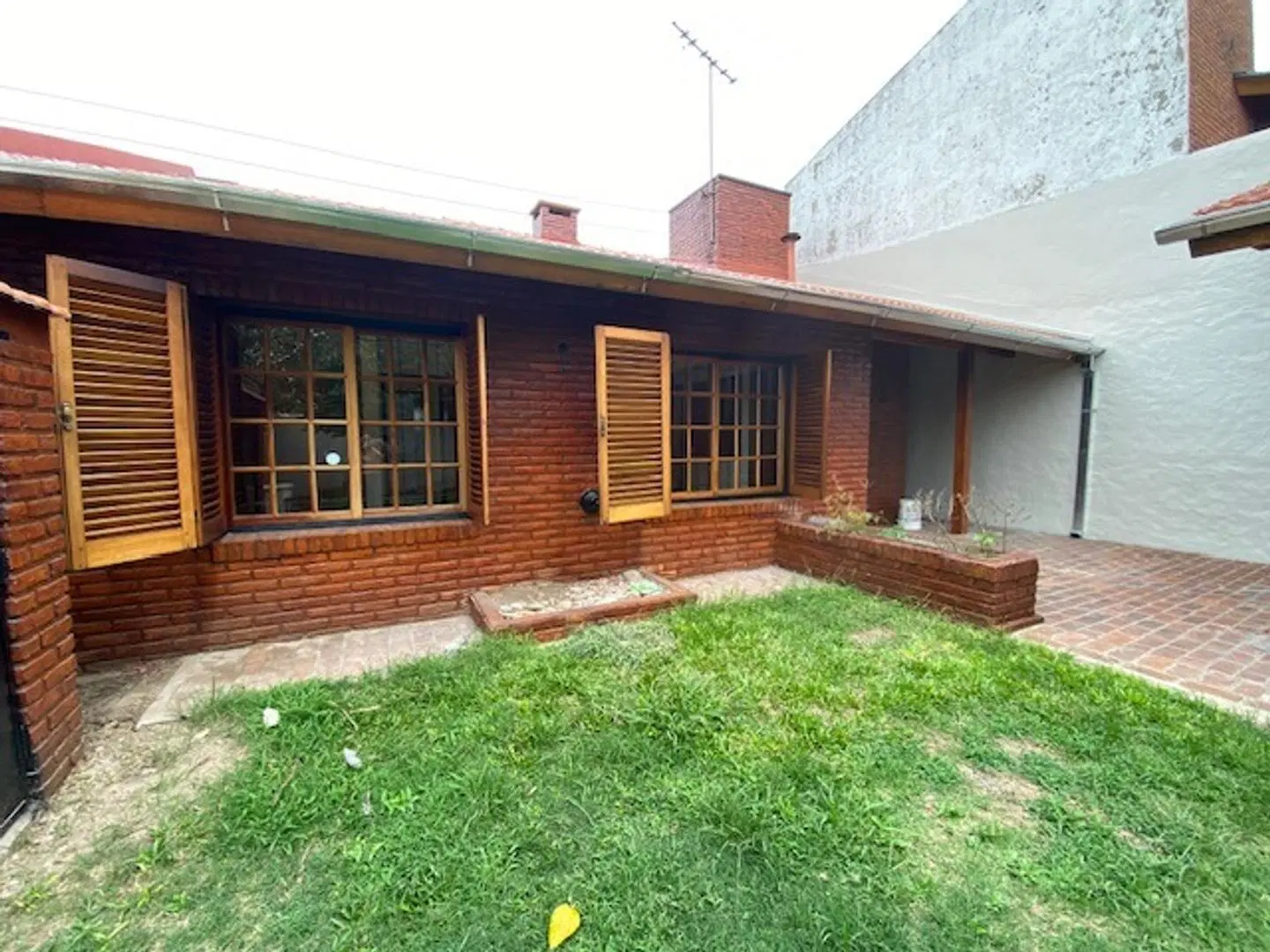 Casa en alquiler de 3 ambientes en Villa Morra 3