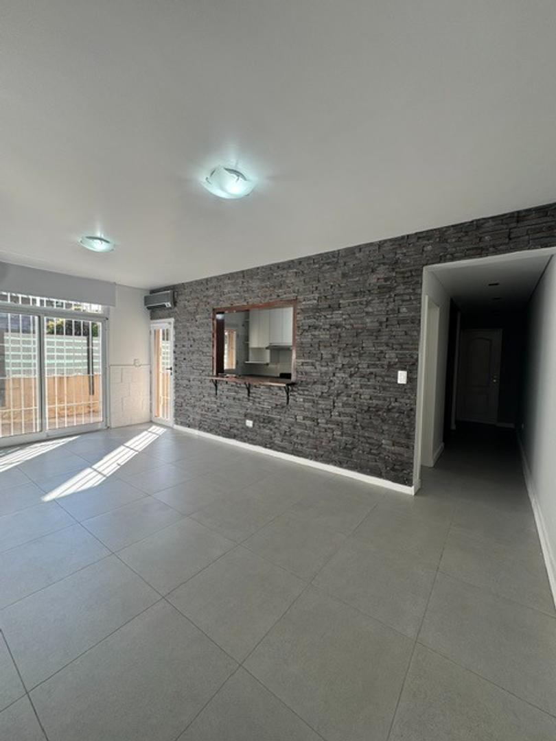 Foto de Excelente departamento de 2 ambientes en pb con patio, imagen 4