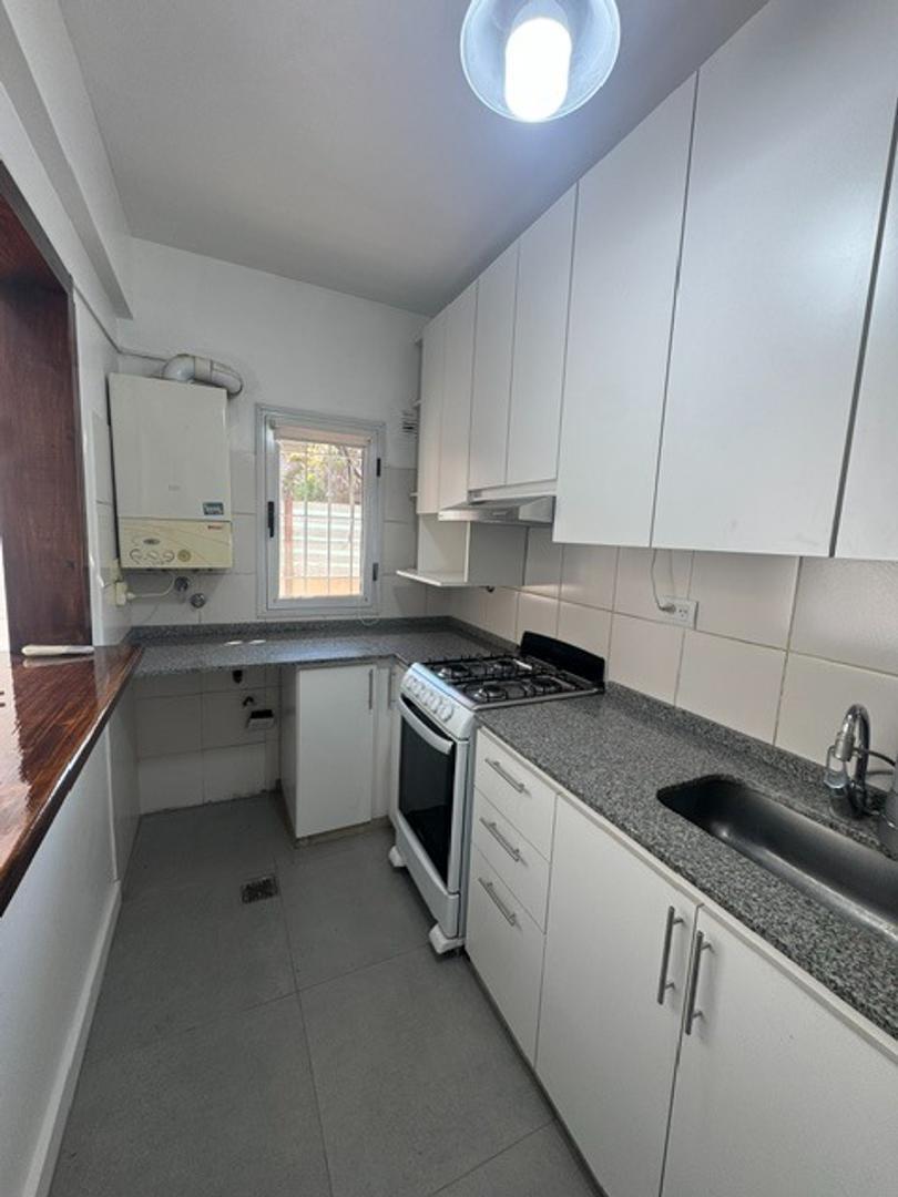 Foto de Excelente departamento de 2 ambientes en pb con patio, imagen 2