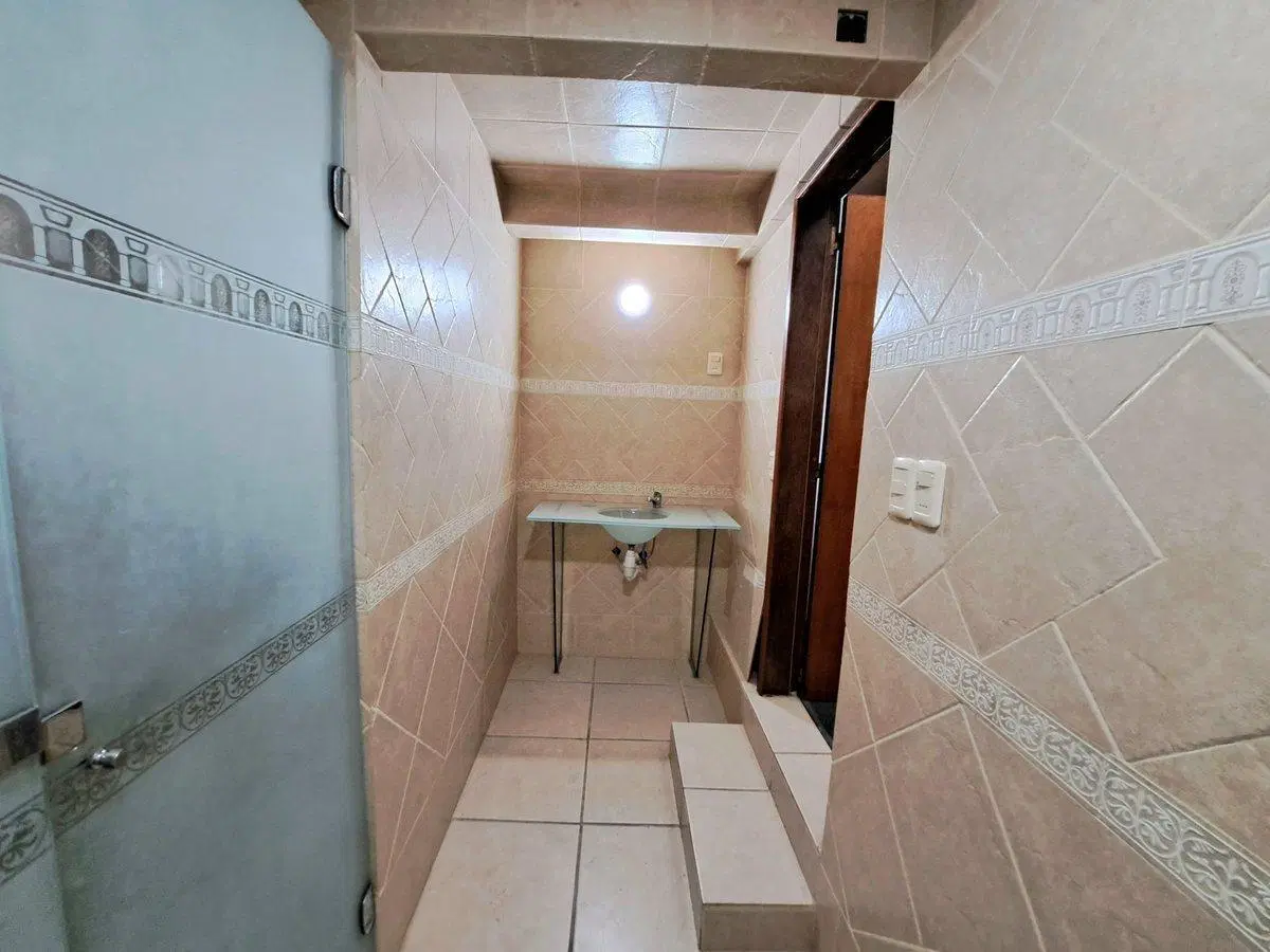 ALQUILER DE LOCAL COMERCIAL 467 M2 TRES CRUCES 2
