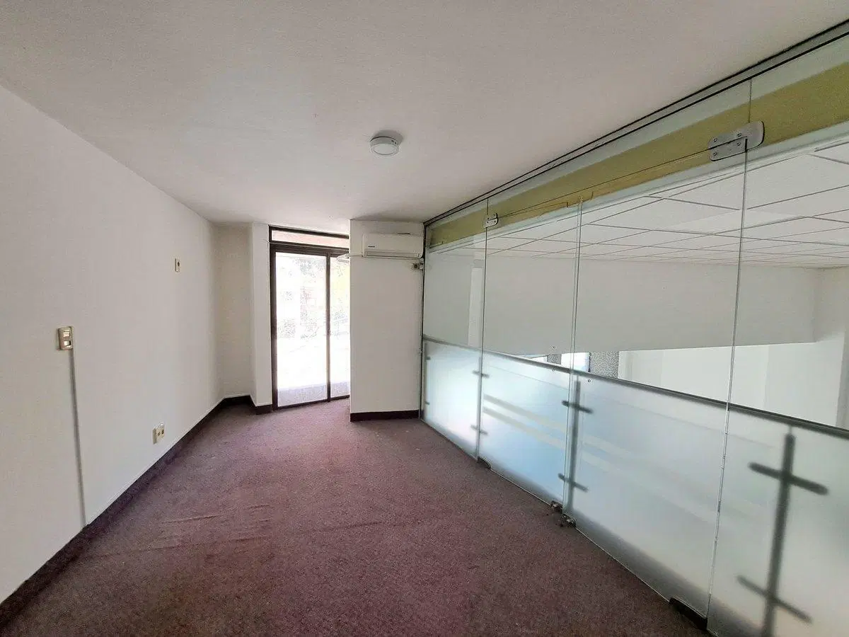 VENTA LOCAL COMERCIAL CON RENTA TRES CRUCES 5