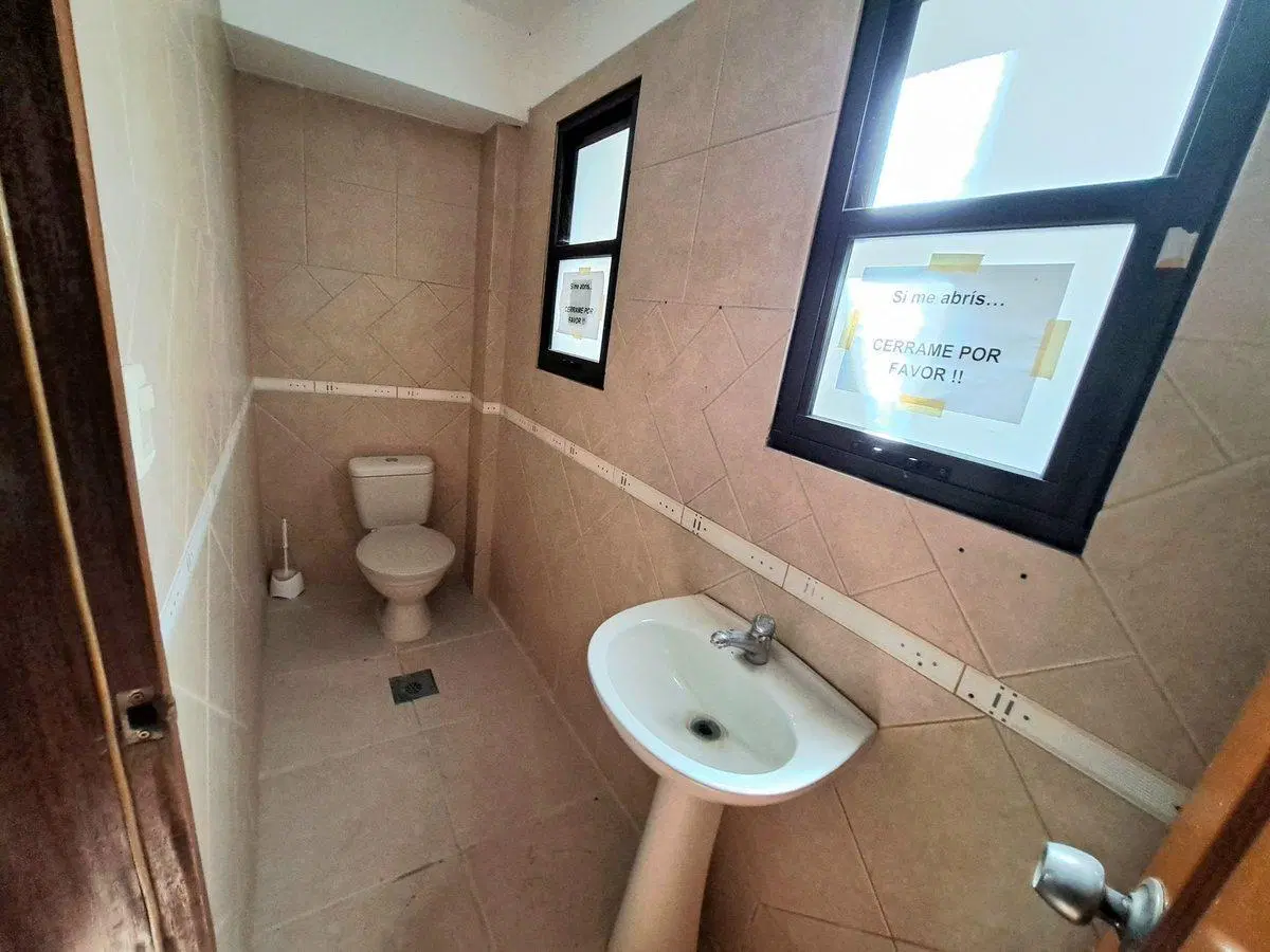 VENTA LOCAL COMERCIAL CON RENTA TRES CRUCES 2