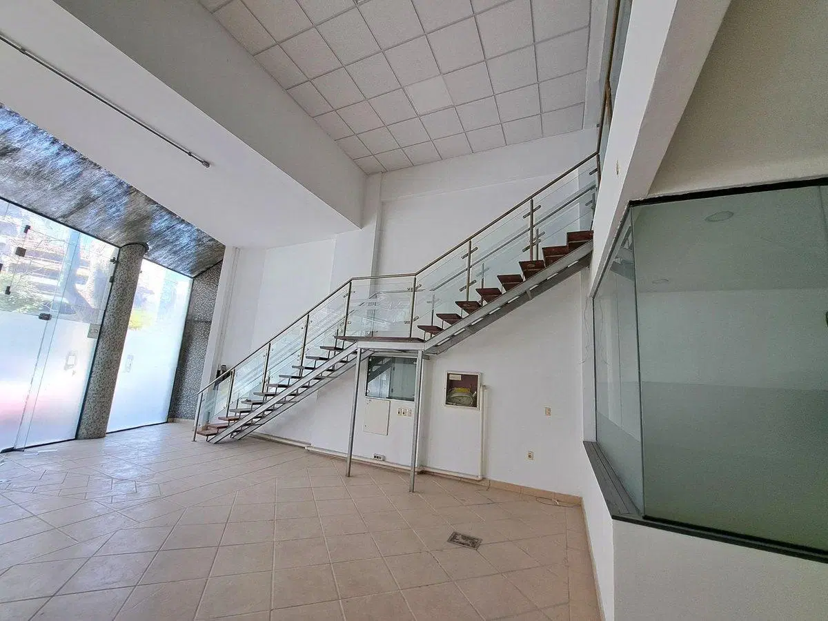 ALQUILER DE LOCAL COMERCIAL 467 M2 TRES CRUCES 2