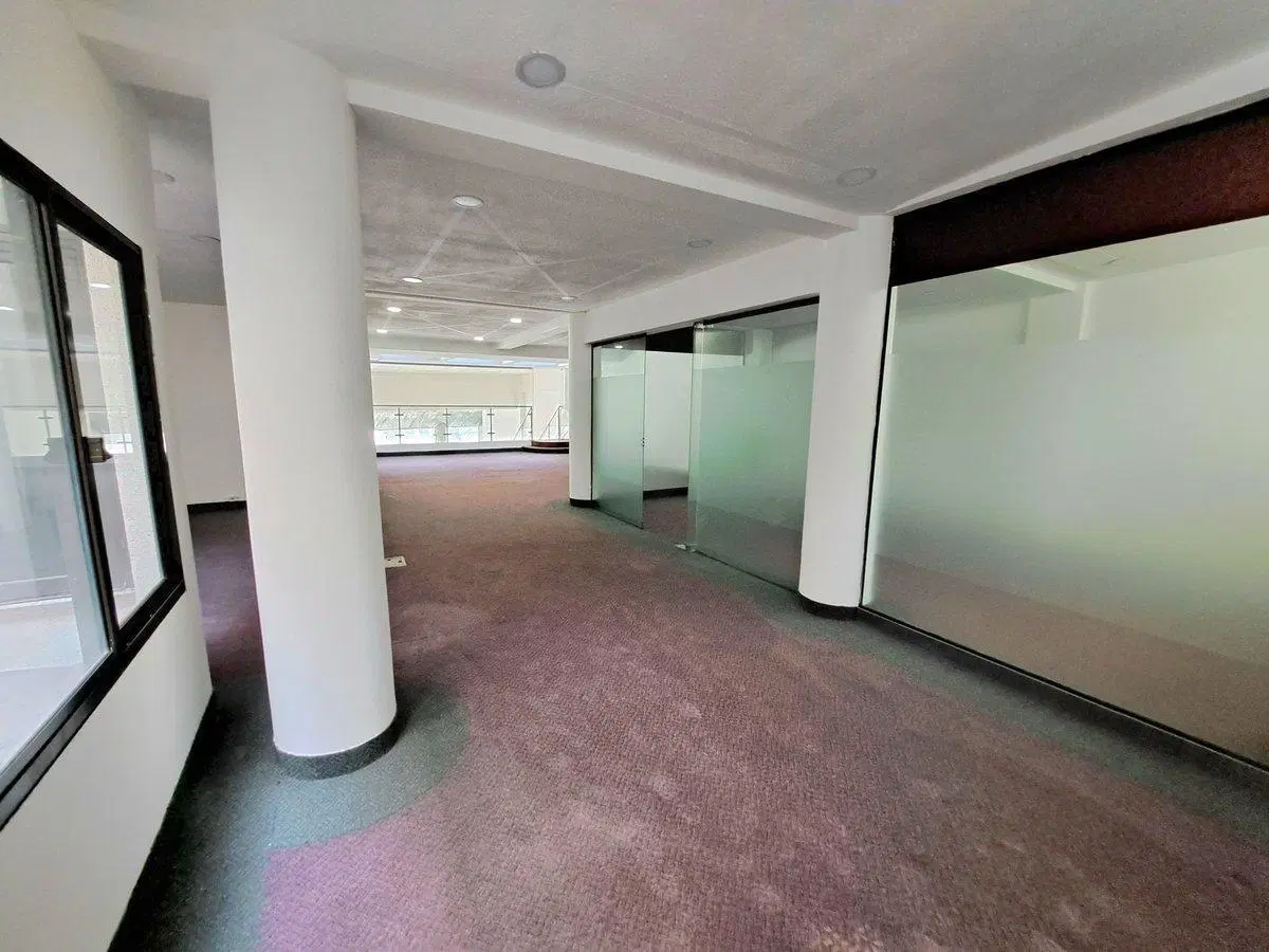 ALQUILER DE LOCAL COMERCIAL 467 M2 TRES CRUCES 5