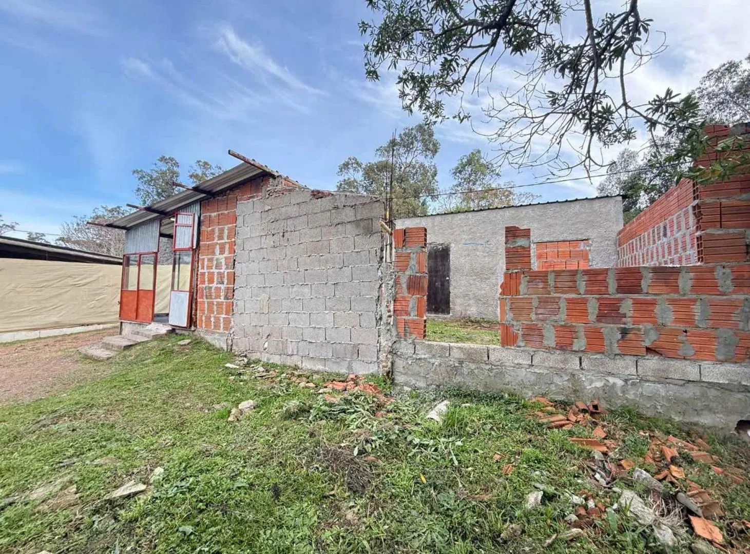 Venta Terreno con construcción Santa Ana 4
