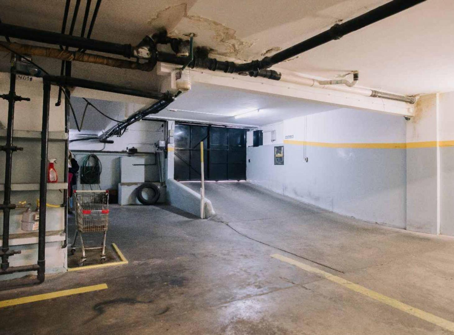 Foto de VENTA APTO Pocitos 3 dormitorios garage 2 patios, imagen 3